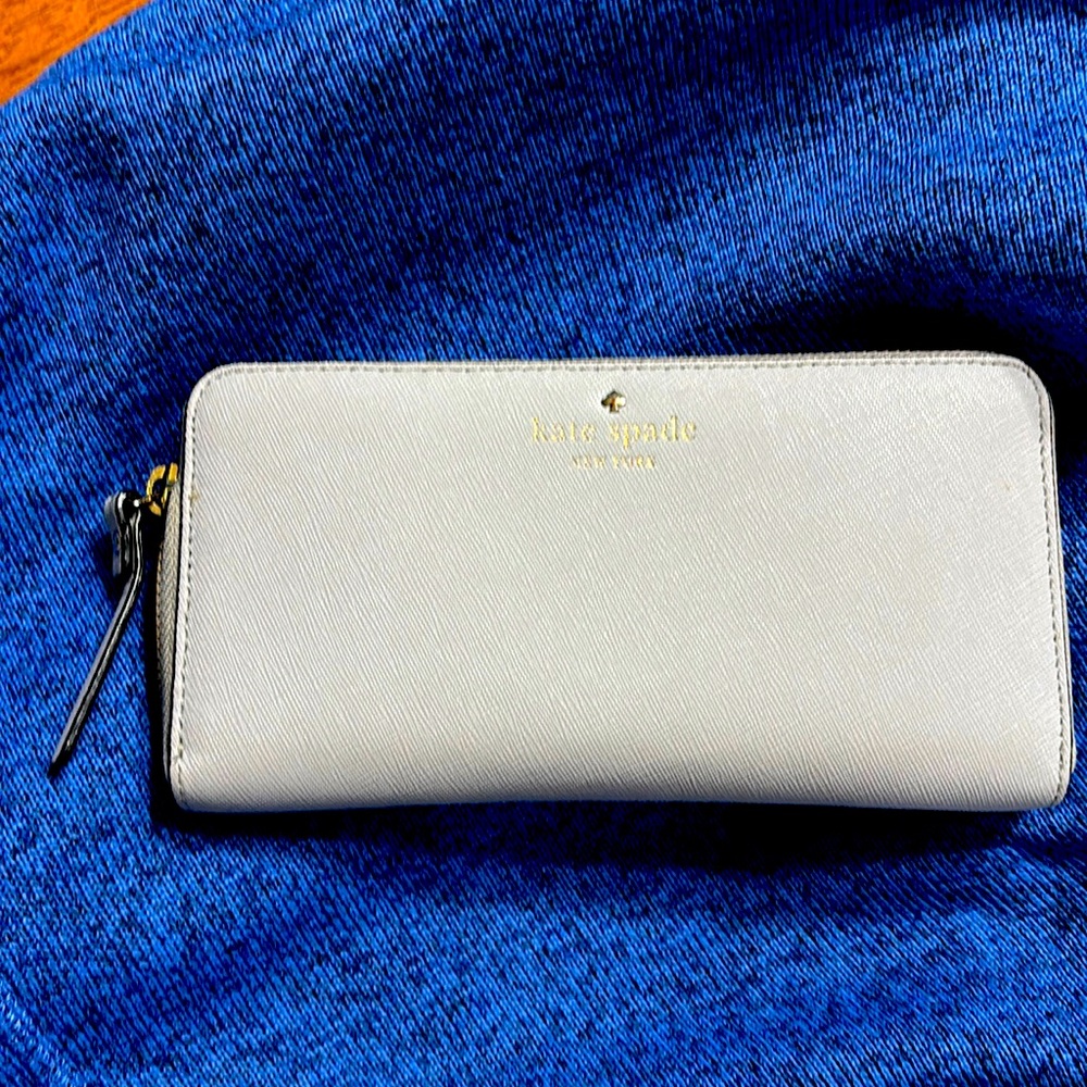 Kate Spade dove gray large full zip wallet. EUC